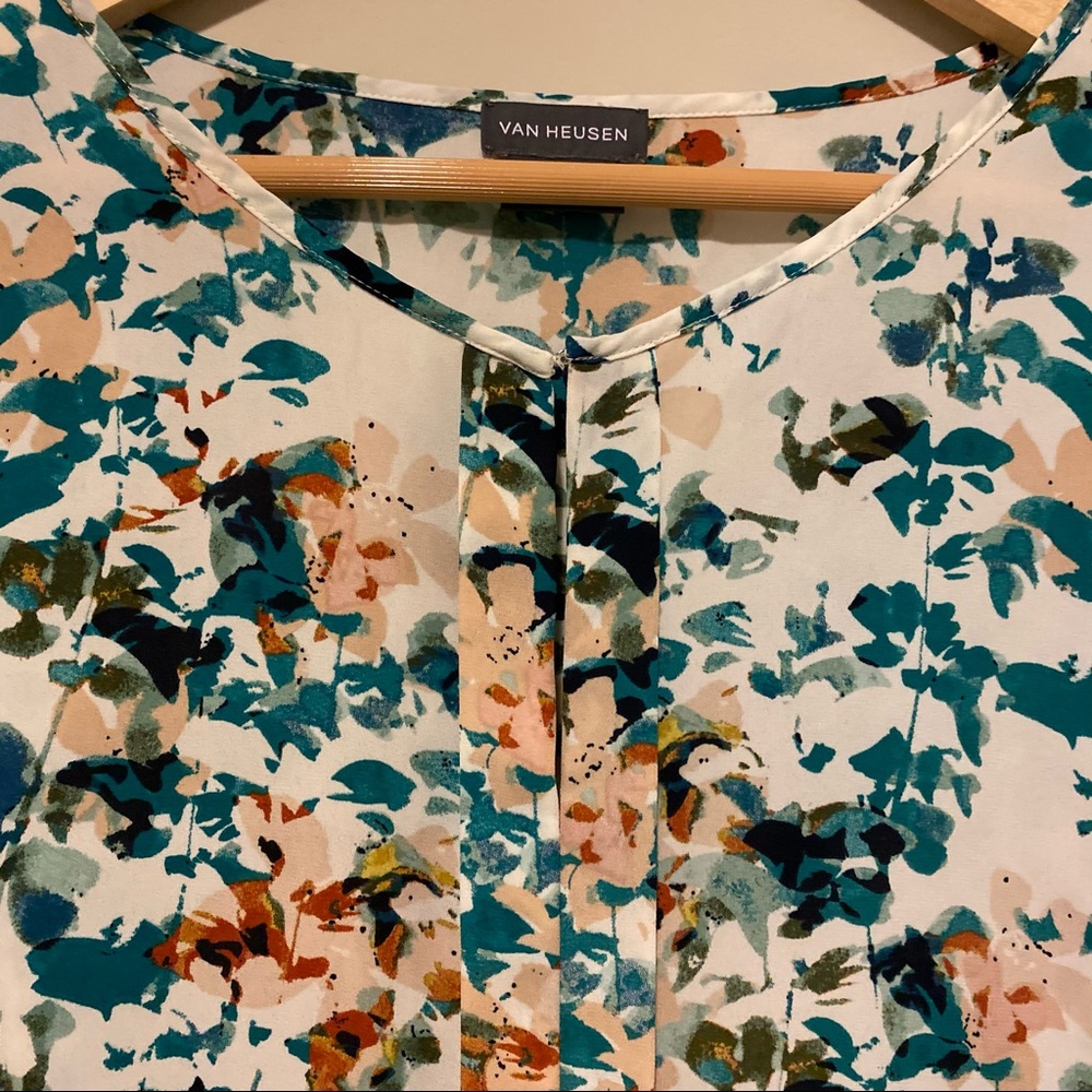 Van Heusen Floral Print Keyhole Ruffled sleeve
